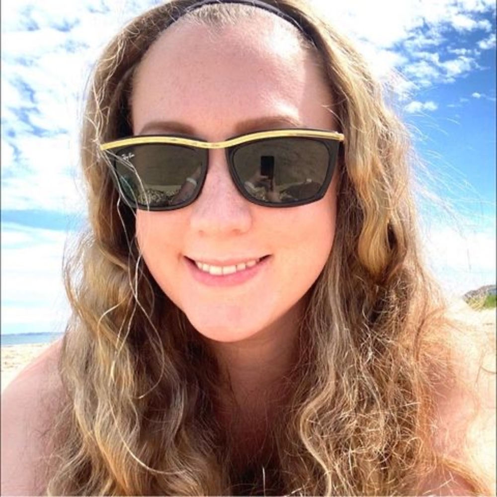 Meet your Posher, Elise